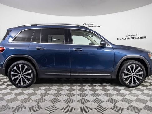 Used 2022 Mercedes-Benz GLB 250 w/ Premium Package Lite image 4