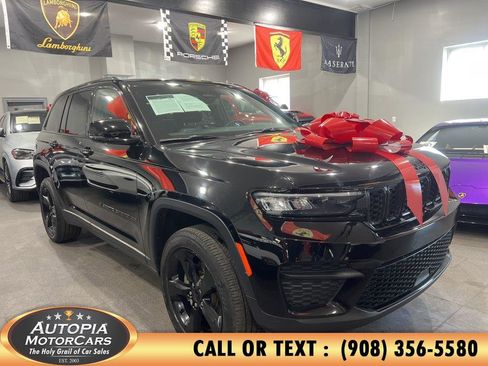 Used 2023 Jeep Grand Cherokee Altitude image 6