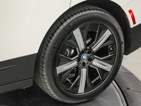 Used 2024 BMW iX xDrive50 w/ Premium Package AWD/4WD image 11