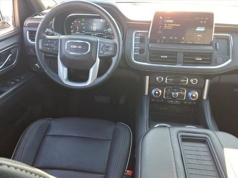Used 2023 GMC Yukon SLT w/ SLT Luxury Package image 21