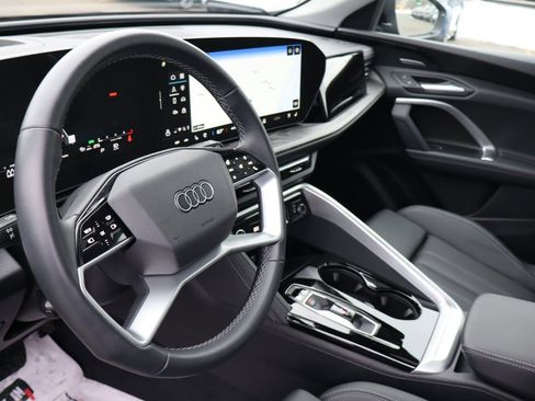 Used 2025 Audi Q5 Premium Plus w/ Premium Plus image 12