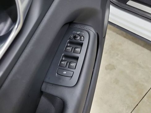 Used 2025 Volvo XC60 B5 Core image 22