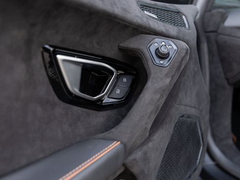 Used 2024 Lamborghini Huracan Sterrato image 27