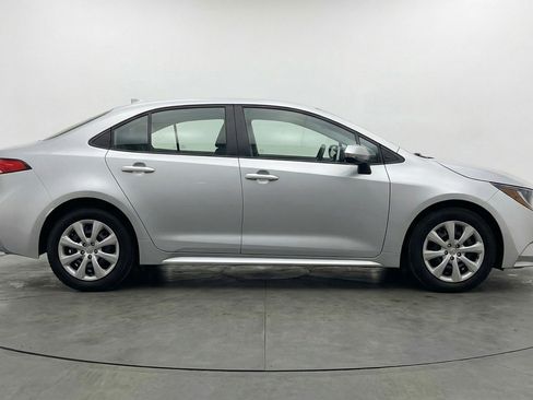 Used 2025 Toyota Corolla LE image 11