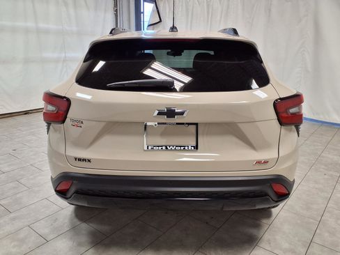 Used 2026 Chevrolet Trax RS w/ Sunroof Package image 8