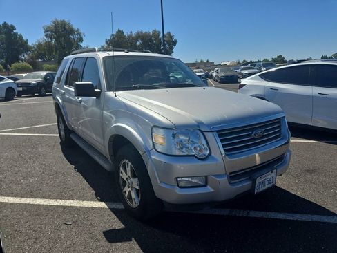 Used 2010 Ford Explorer XLT AWD/4WD image 4