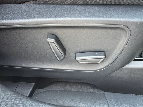 Used 2025 Ford Escape SE w/ PHEV Premium Package FWD image 21