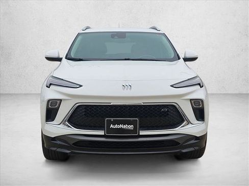 Used 2024 Buick Encore GX Sport Touring image 2