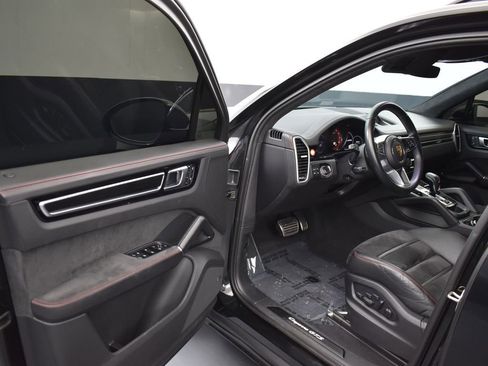 Used 2023 Porsche Cayenne GTS image 8