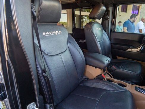 Used 2016 Jeep Wrangler Unlimited Sahara w/ Connectivity Group AWD/4WD image 22