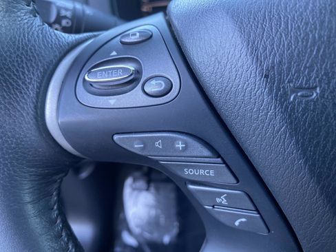 Used 2018 Nissan Pathfinder SV image 18