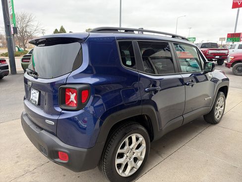 Used 2016 Jeep Renegade Latitude image 5
