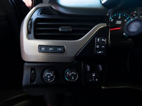 Used 2019 GMC Yukon Denali w/ Denali Ultimate Package image 16