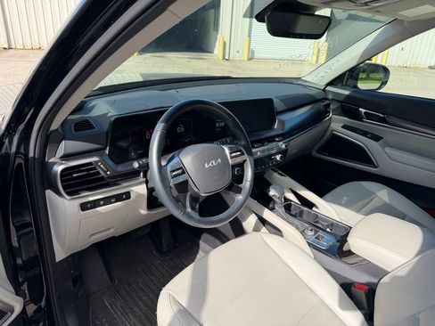 Used 2025 Kia Telluride S FWD image 9