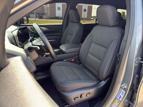 Used 2025 Chevrolet Traverse LT AWD/4WD image 11