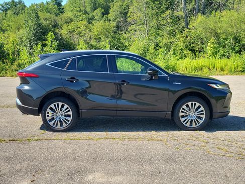 Used 2021 Toyota Venza XLE w/ Softex Package AWD/4WD image 4