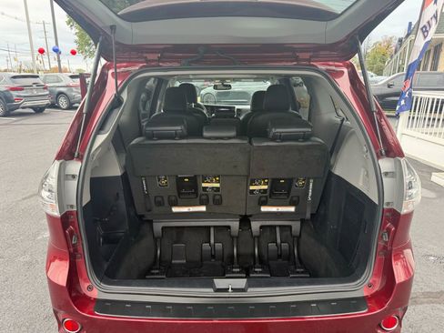 Used 2015 Toyota Sienna SE Premium image 40