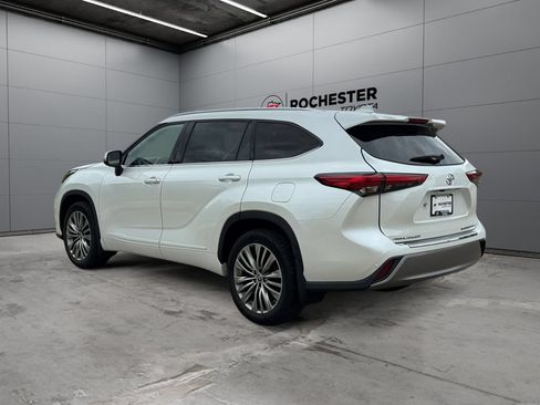 Used 2022 Toyota Highlander Platinum AWD/4WD image 3