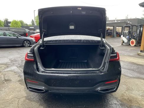Used 2020 BMW 740i w/ M Sport Package RWD image 29