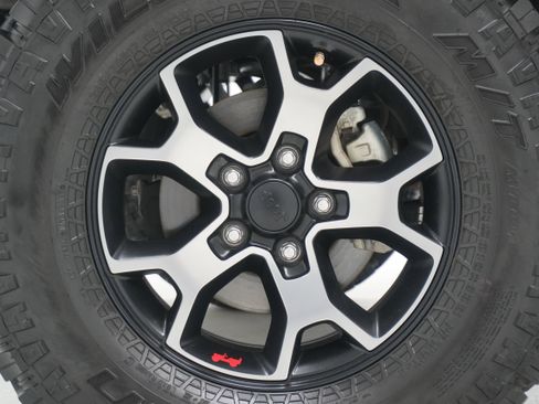 Used 2017 Jeep Wrangler Unlimited Rubicon w/ Connectivity Group image 26