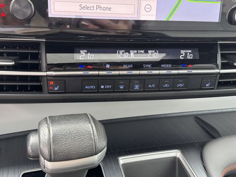 Used 2021 Toyota Sienna XSE image 25