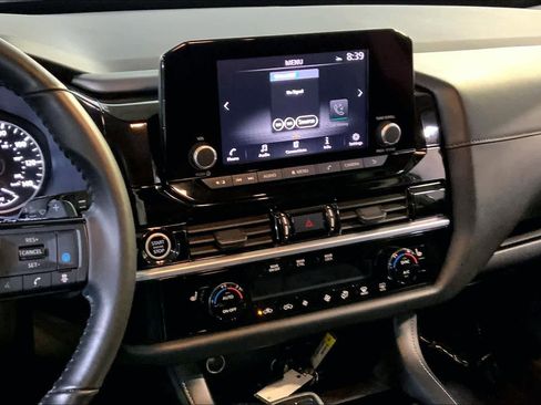 Used 2022 Nissan Pathfinder SV w/ SV Premium Package image 6