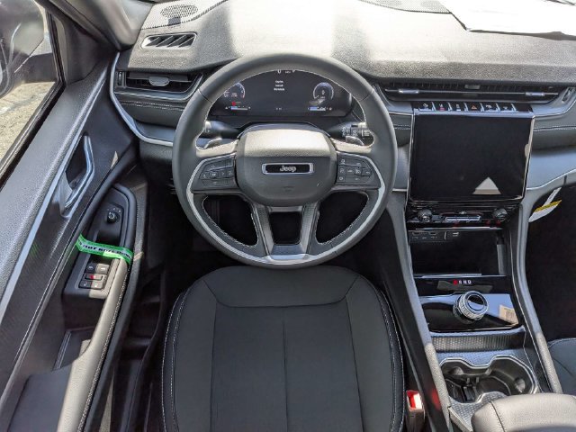 New 2027 Jeep Grand Cherokee Laredo RWD image 17