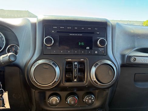 Used 2017 Jeep Wrangler Unlimited Sport w/ Quick Order Package 24S AWD/4WD image 12