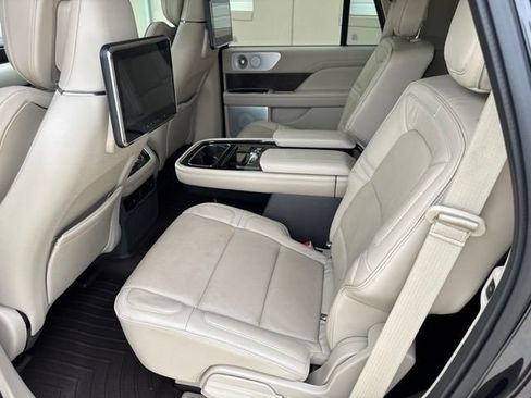 Used 2019 Lincoln Navigator Reserve AWD/4WD image 9