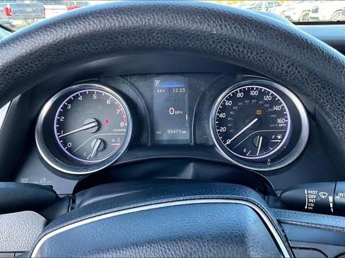 Used 2019 Toyota Camry LE image 20