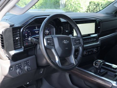 Used 2024 Chevrolet Silverado 1500 LT Trail Boss w/ LT Trail Boss Premium Package AWD/4WD image 24