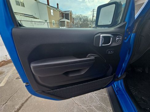 Used 2023 Jeep Gladiator Willys image 21