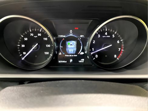 Used 2017 Land Rover Discovery SE image 12