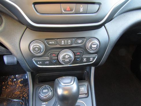 Used 2022 Jeep Cherokee Latitude Lux image 16