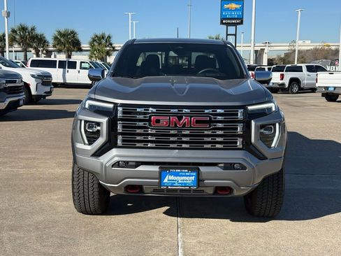 Used 2023 GMC Canyon Denali image 3