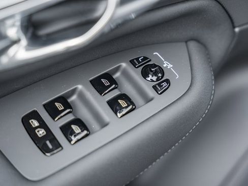 New 2026 Volvo XC90 B6 Plus w/ Protection Package Premier image 38