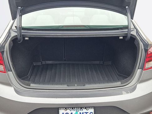 Used 2019 Hyundai Elantra SE FWD image 24