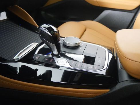 Certified 2025 BMW X4 xDrive30i image 24