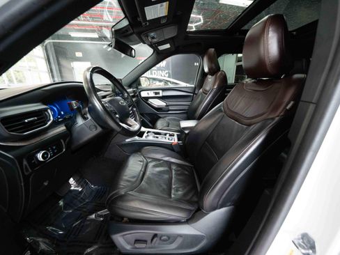Used 2023 Ford Explorer Platinum w/ Technology Package AWD/4WD image 9