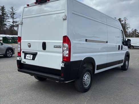 Used 2024 RAM ProMaster 2500 w/ Convenience Group FWD image 7