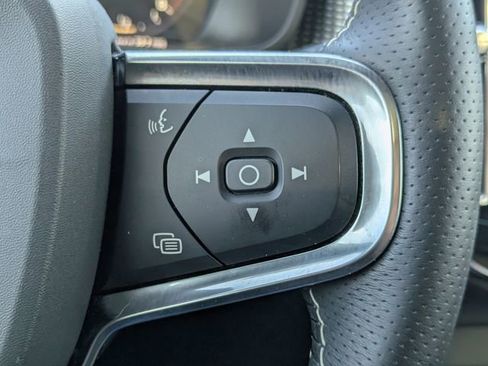 Used 2021 Volvo XC40 T5 R-Design w/ Protection Package Premier image 26