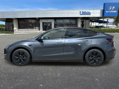 Used 2023 Tesla Model Y Long Range image 6