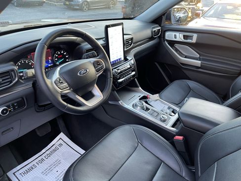 Used 2023 Ford Explorer Limited w/ Limited Technology Package image 11