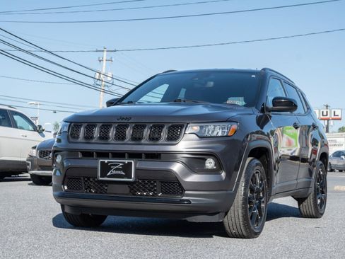 Used 2023 Jeep Compass Latitude AWD/4WD image 5