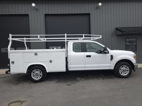 Used 2017 Ford F250 XL w/ STX Appearance Package RWD image 5