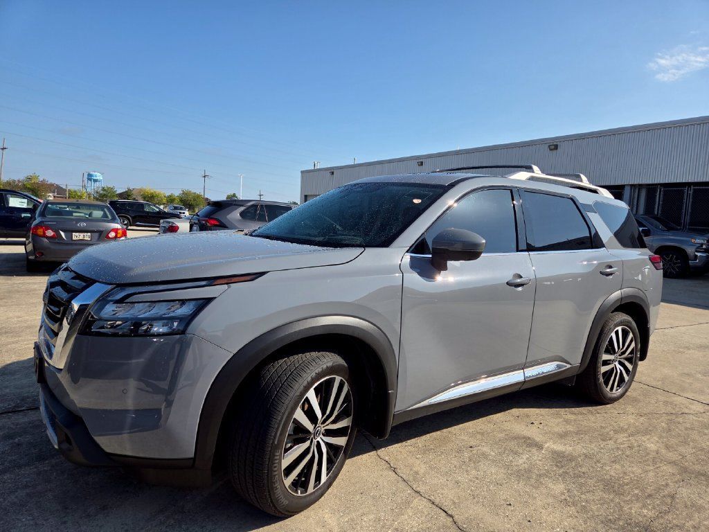 Used 2025 Nissan Pathfinder Platinum w/ Cargo Package FWD image 1