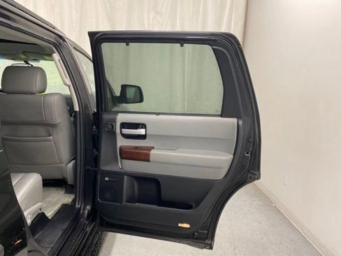 Used 2011 Toyota Sequoia Platinum image 38