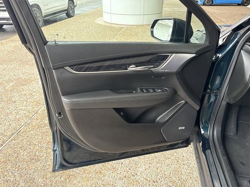 Certified 2025 Cadillac XT6 Premium Luxury image 23