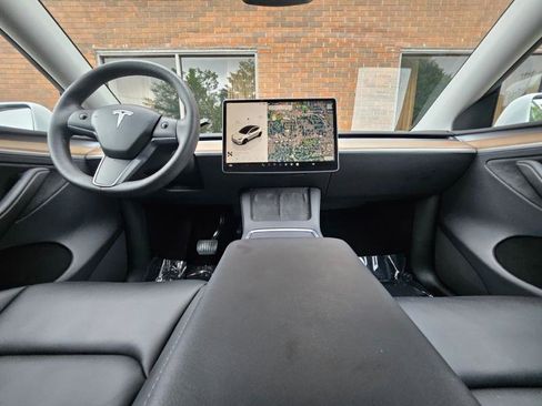 Used 2023 Tesla Model Y Long Range AWD/4WD image 38