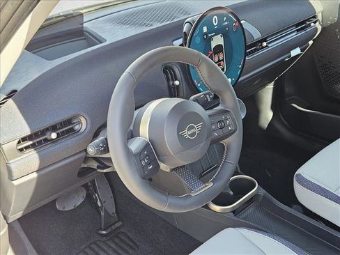 Used 2025 MINI Cooper 2-Door Hardtop image 3